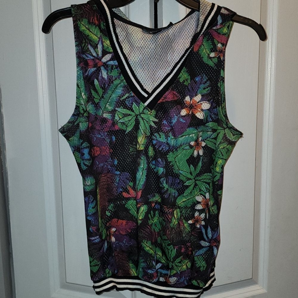 Sleeveless hoodie